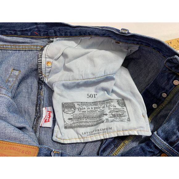 Levi's Premium 501 Original Fit Jeans Mens 46x32 Blue Straight Medium Wash Denim - Picture 10 of 11